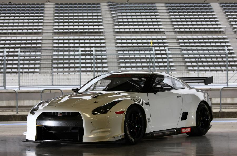  Nissan GT-R FIA GT1 2010 года  (фото 13 из 13)